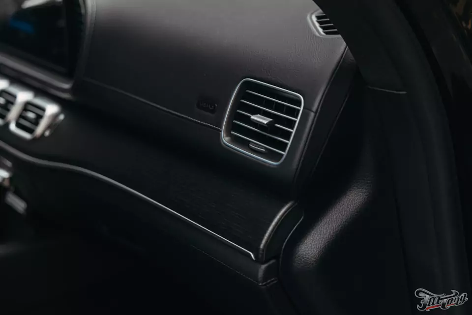 Окрас деталей Mercedes GLS после некачественных работ, оклейка полиуретаном, окрас дисков и суппортов, антихром, комплекс детейлинг-услуг